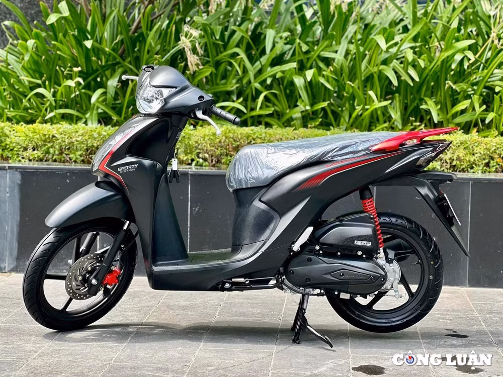 gia xe honda vision thang 8 2024 giam manh re ngang xe so future hinh 2