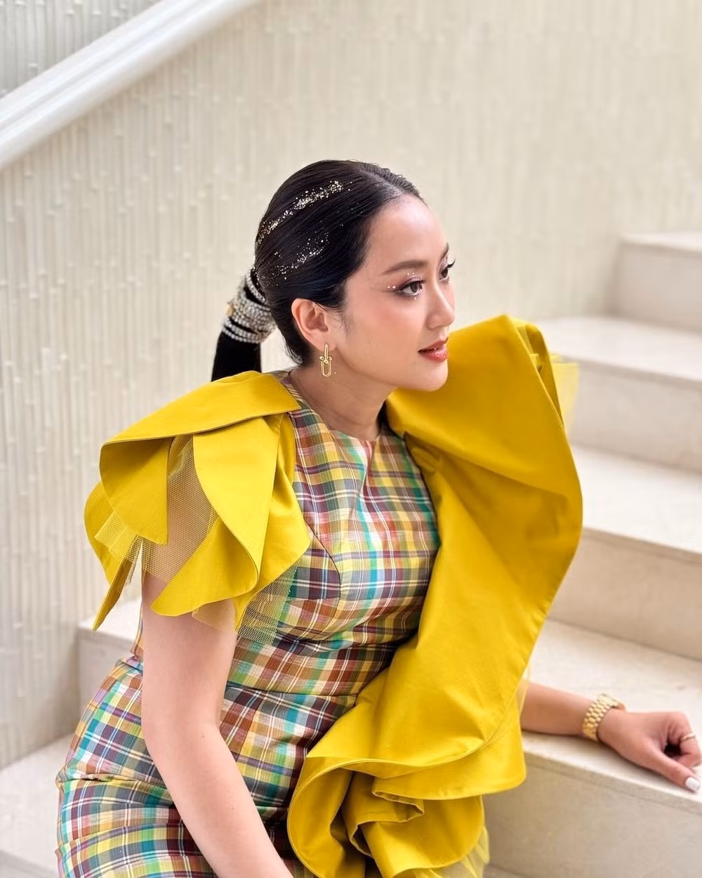 thoi trang an tuong cua nu thu tuong tre nhat thai lan hinh 12