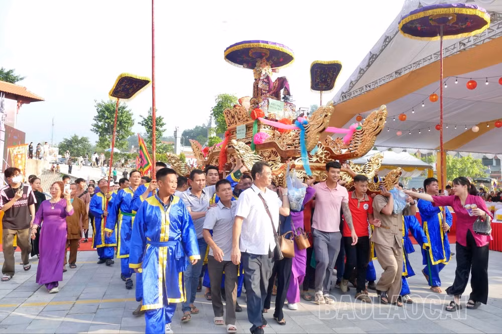 nhieu hoat dong hap dan tai le hoi den bao ha lon nhat tinh lao cai hinh 1