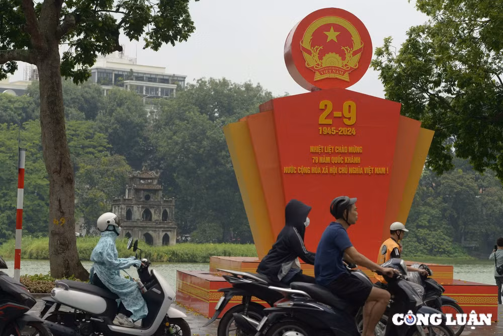 duong pho ha noi trang hoang bang ron khau hieu chao mung quoc khanh 2 9 hinh 9