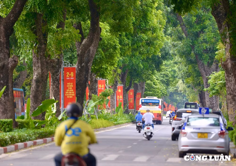 duong pho ha noi trang hoang bang ron khau hieu chao mung quoc khanh 2 9 hinh 4
