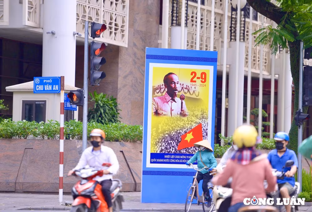 duong pho ha noi trang hoang bang ron khau hieu chao mung quoc khanh 2 9 hinh 6