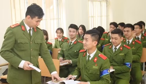 de xuat sua doi bo sung doi tuong du tuyen trinh do thac si trong cong an nhan dan hinh 1