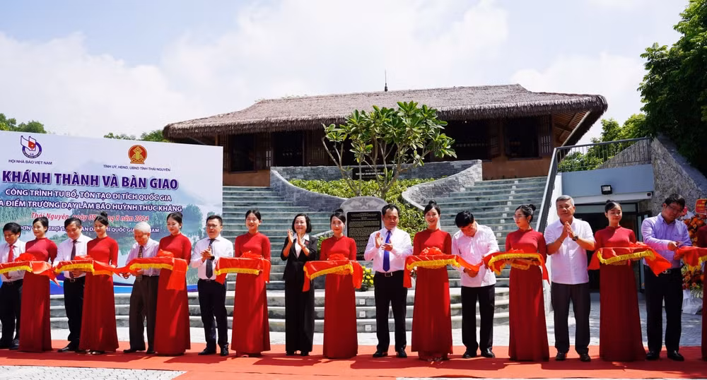 khanh thanh va ban giao cong trinh tu bo ton tao di tich quoc gia dia diem truong day lam bao huynh thuc khang do petrovietnam tai tro hinh 1