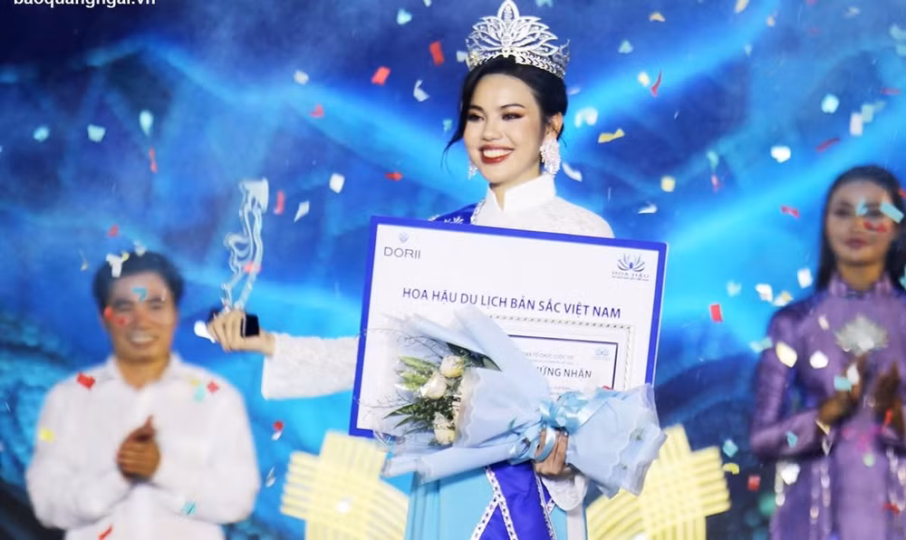 nguoi dep nguyen phuong anh dang quang hoa hau du lich ban sac viet nam 2024 hinh 1