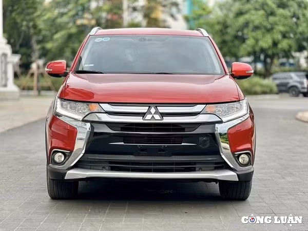 gia xe mitsubishi outlander thang 8 2024 giam sau re ngang phan khuc b suv hinh 4