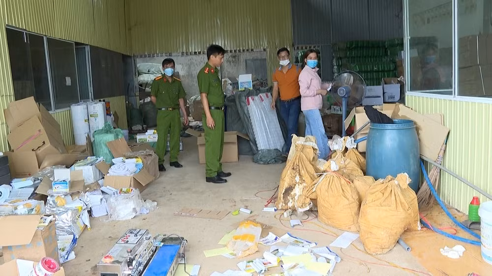 gia lai phat hien nhieu xuong san xuat va tieu thu thuoc diet co gia quy mo lon hinh 1
