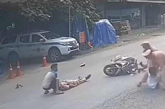 Phú Thọ: Tạm giữ 2 thanh niên lao xe vào CSGT khi bỏ chạy vì không đội mũ bảo hiểm