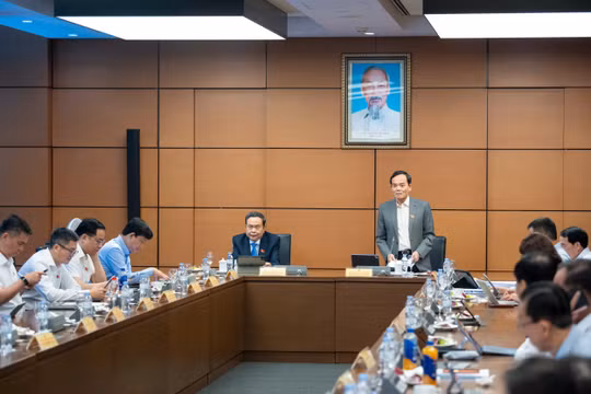 Bí thư Thành ủy TP.HCM: Không chạy theo mục tiêu tăng trưởng bằng mọi giá, kích cầu qua thưởng Tết sớm và sự kiện giải trí