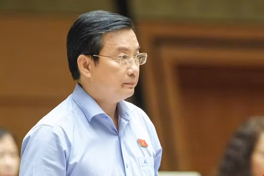 Đại biểu Phạm Trọng Nhân: Phòng chống thuốc lá phải quyết liệt như ‘cấm đốt pháo’ và bắt buộc ‘đội mũ bảo hiểm’