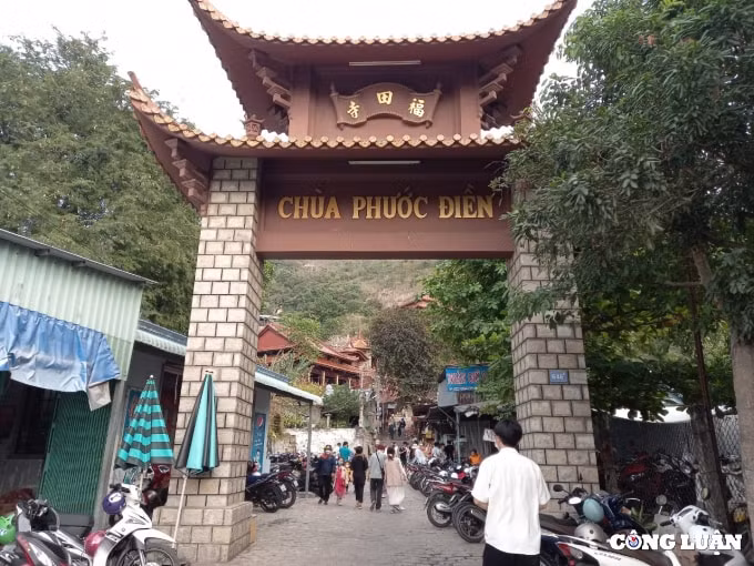 khach du lich voi dan diem tham quan tam linh o an giang thoat canh bien nguoi hinh 15