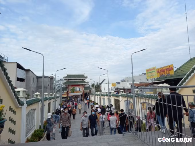 khach du lich voi dan diem tham quan tam linh o an giang thoat canh bien nguoi hinh 10