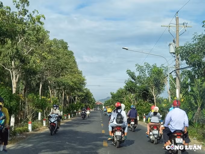 khach du lich voi dan diem tham quan tam linh o an giang thoat canh bien nguoi hinh 16