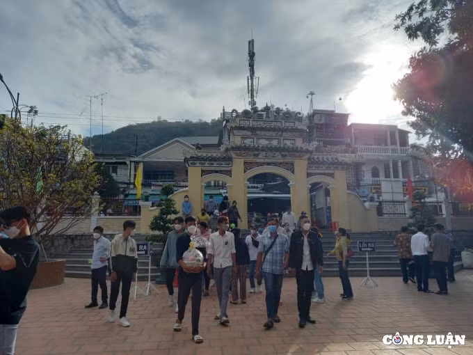 khach du lich voi dan diem tham quan tam linh o an giang thoat canh bien nguoi hinh 14