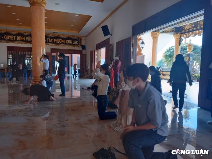 khach du lich voi dan diem tham quan tam linh o an giang thoat canh bien nguoi hinh 4