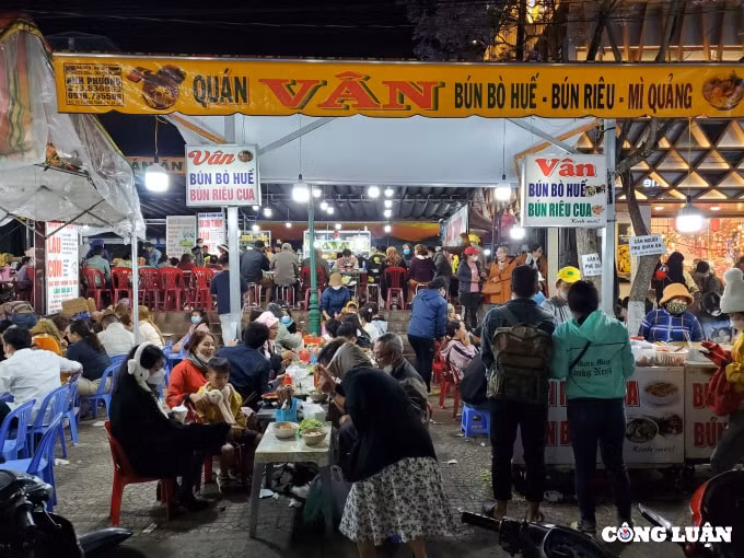 hang chuc ngan du khach do ve trung tam da lat ket xe nghiem trong hinh 7