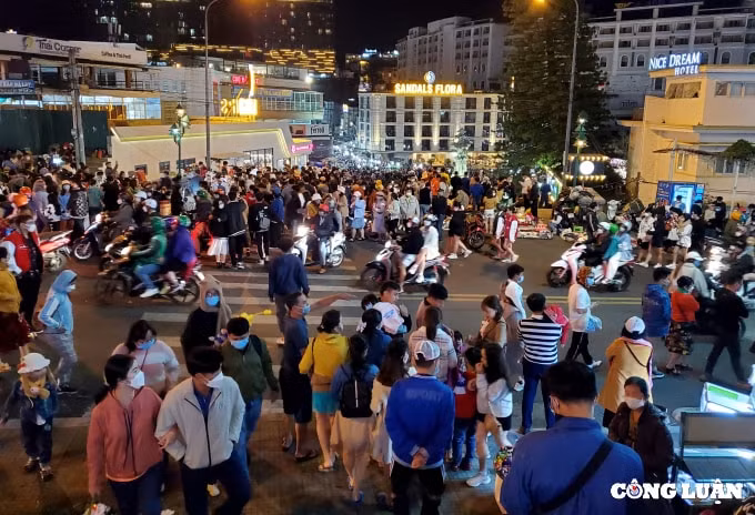 hang chuc ngan du khach do ve trung tam da lat ket xe nghiem trong hinh 5