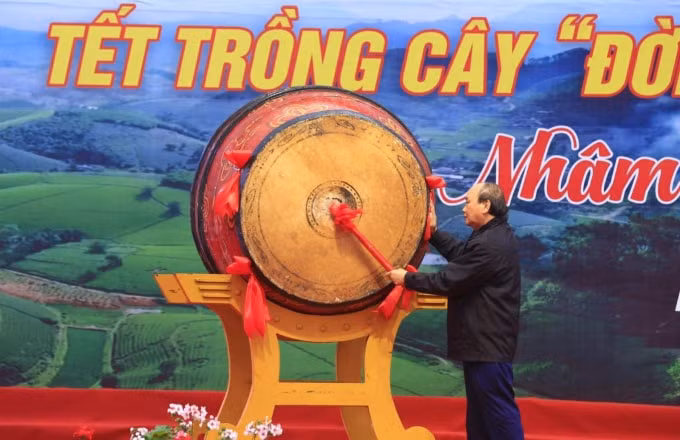 chu tich nuoc nguyen xuan phuc phat dong tet trong cay xuan nham dan hinh 1