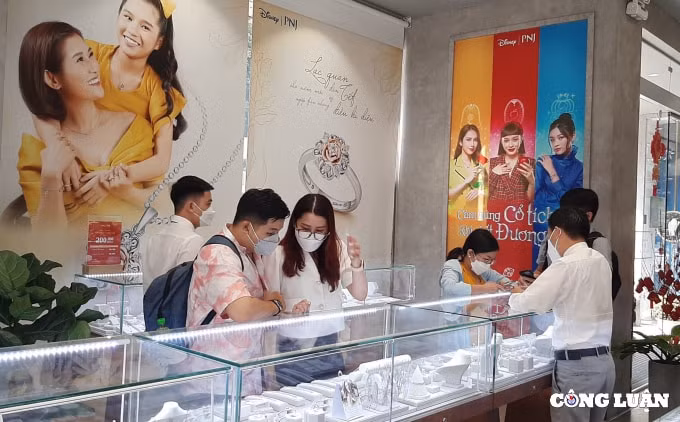 via than tai 2022 doanh nghiep tung hang loat san pham nguoi dan do xo mua vang tu som hinh 1