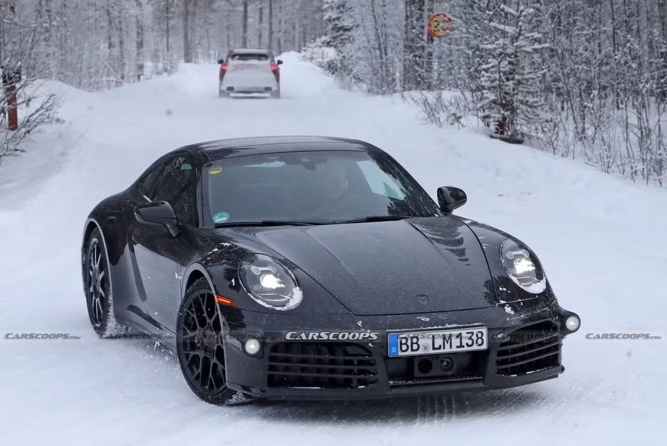 lo dien porsche 911 doi 2024 dang chay thu nghiem du kien ra mat nam toi hinh 2