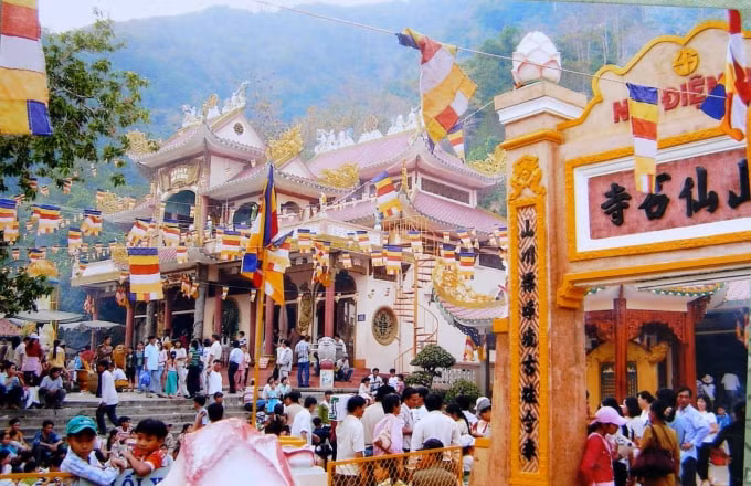 nhung le hoi mua xuan noi tieng nhat o viet nam hinh 8