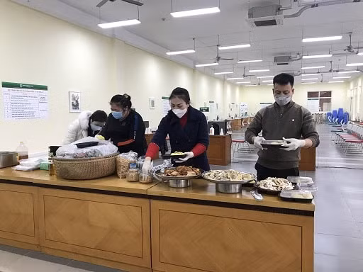 no luc mang niem vui cho nguoi benh va nguoi nha benh nhan dip tet nham dan hinh 1