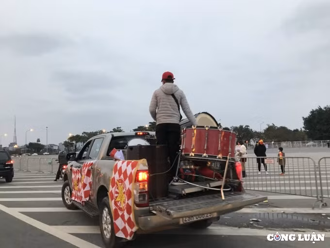 co dong vien ham nong tran cau viet nam trung quoc ngay mung 1 tet hinh 2