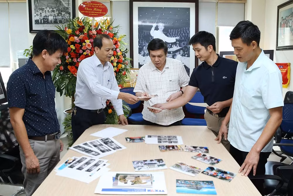 moi buc anh khong chi phan anh hien thuc mot cach khach quan ma con mang tinh lan toa tinh dong vien lon hinh 2
