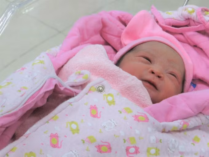 nhung cong dan nhi dau tien cua nam nham dan chao doi khoe manh hinh 4