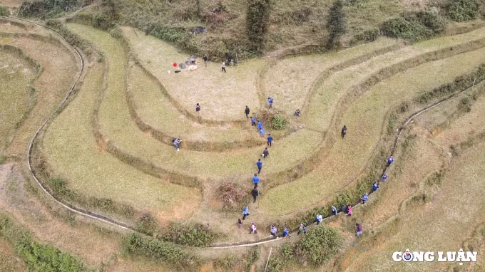 duoi ma le hoi lon cua nguoi phu la o bac ha hinh 17