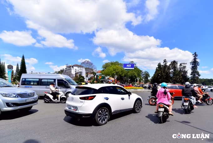 trung tam da lat nhon nhip du khach trong ngay mung 3 tet nham dan hinh 4