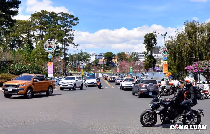 trung tam da lat nhon nhip du khach trong ngay mung 3 tet nham dan hinh 5
