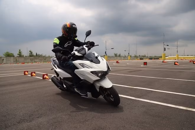 honda vario 160 doi moi ra mat tai indonesia duoc trang bi phanh abs hinh 1