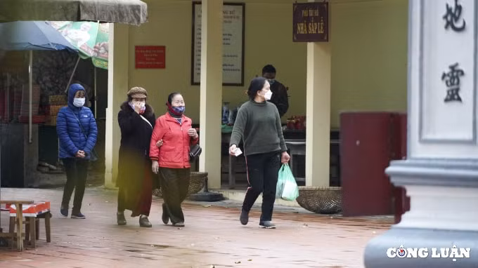 phu tay ho vang ve ngay dau mo cua tro lai hinh 1