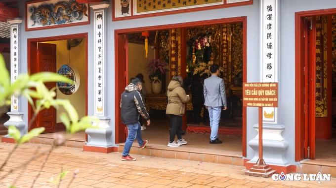 phu tay ho vang ve ngay dau mo cua tro lai hinh 8