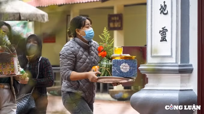 phu tay ho vang ve ngay dau mo cua tro lai hinh 7