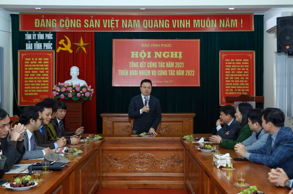 chu tich hoi nha bao viet nam le quoc minh tham lam viec voi bao vinh phuc hinh 1