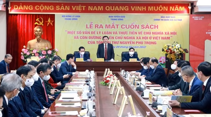 ra mat cuon sach cua tong bi thu nguyen phu trong hinh 1
