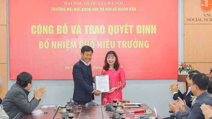 pgsts dang thi thu huong duoc bo nhiem lam pho hieu truong truong dai hoc khoa hoc xa hoi va nhan van hinh 1