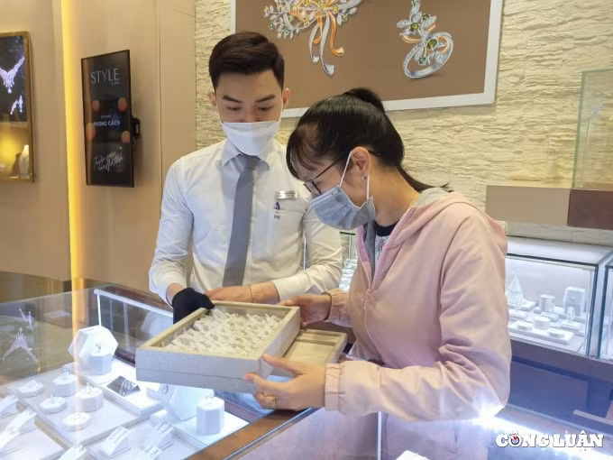 gia vang se ra sao trong ngay via than tai nguoi dan dung truoc nguy co thua lo hinh 2