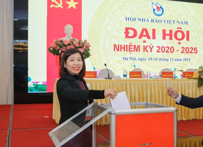 khat vong phat trien doi ngu nguoi lam bao ban linh tam huyet sang tao hinh 2