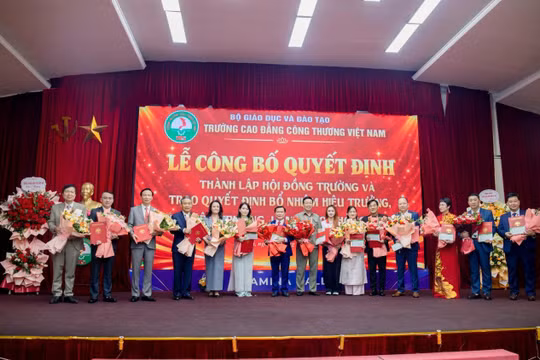 Trường Cao đẳng Công thương Việt Nam tổ chức Lễ công bố, ra mắt Hội đồng trường nhiệm kỳ 2026-2031