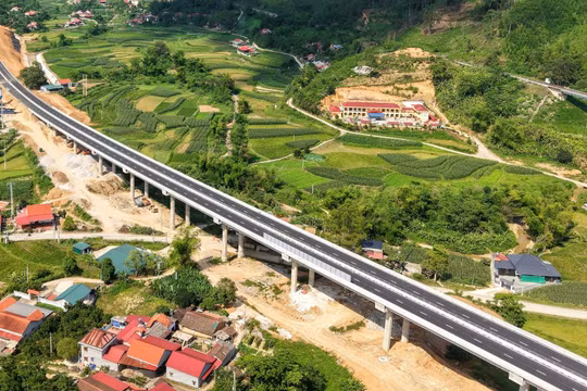 Cao tốc Hữu Nghị - Chi Lăng hoàn thiện 27km đầu tuyến