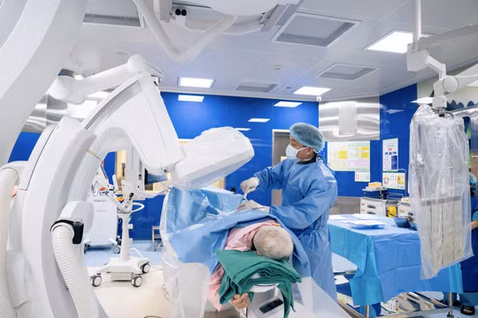 Cụ bà 109 tuổi thoát cảnh đau lưng nhờ bơm xi măng sinh học