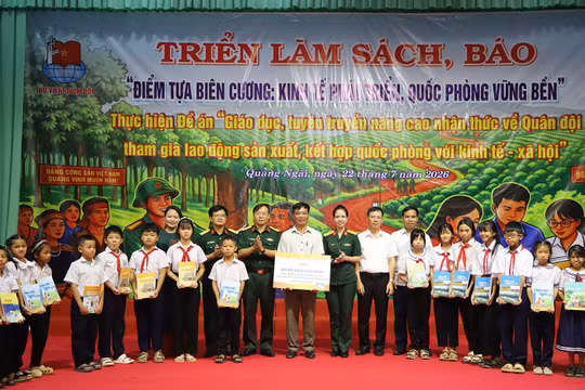 Nhà xuất bản Giáo dục Việt Nam: Đưa tri thức gần hơn với học sinh vùng biên