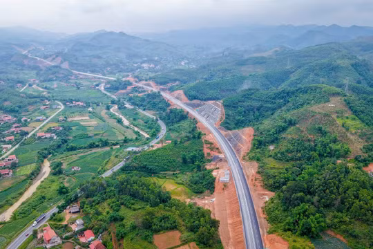 Hai cao tốc trọng điểm đi qua Lạng Sơn và Cao Bằng tăng tốc về đích