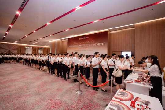 Sun PhuQuoc Airways tặng 20 suất học bổng nước ngoài tại Ngày hội tuyển dụng Tiếp viên hàng không tại Hà Nội