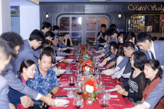 Thi kết thúc học phần đặc biệt: Sinh viên vận hành đêm Fine Dining theo chuẩn quốc tế 5 sao