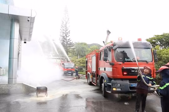 Công ty Môi trường - TKV thực tập phương án chữa cháy và cứu nạn cứu hộ