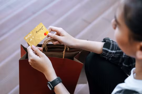 Quản lý dòng tiền chủ động cùng thẻ ghi nợ OCB Mastercard Passport Debit